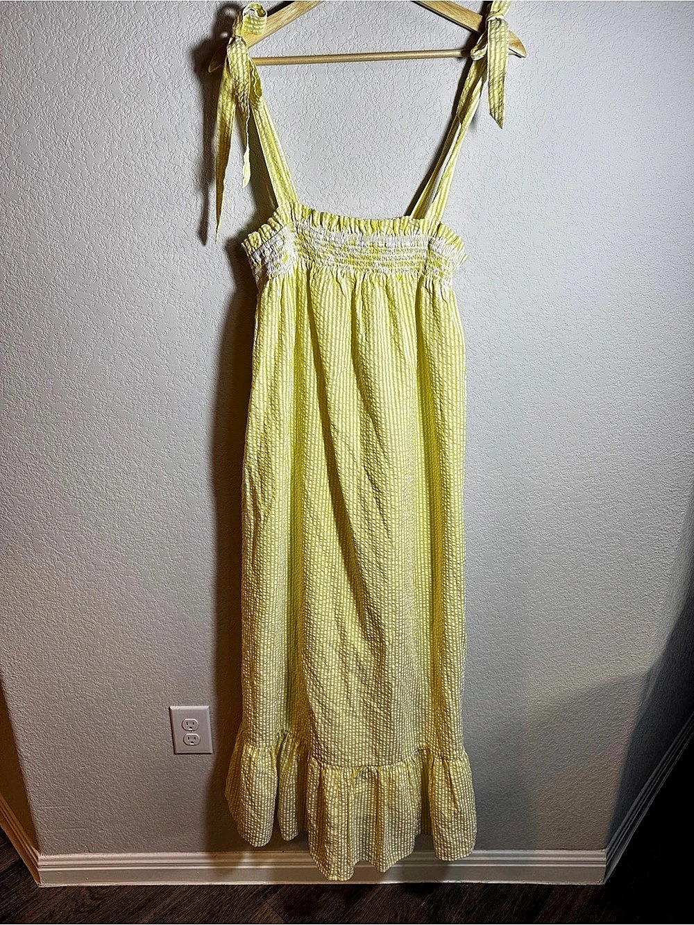 AVARA Striped Maxi Dress in Yellow & White Size Medium preppy coastal
